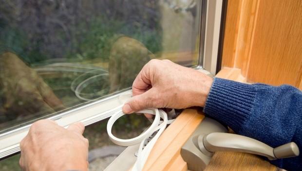 Как утеплить пластиковые окна на зиму своими руками Утепление пластиковых окон в квартире